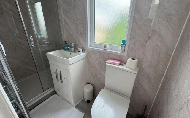 Lancing Road Cozy Apartment in Croydon