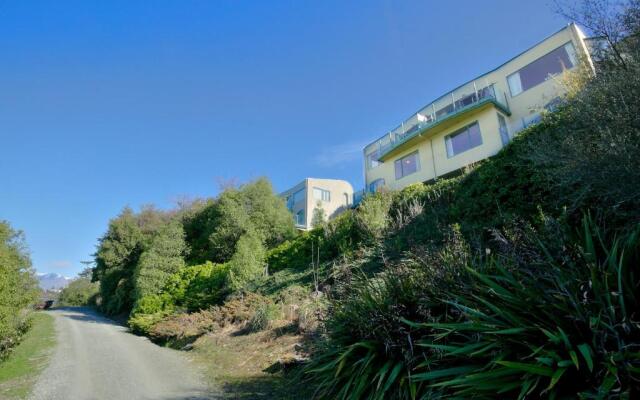 Frankton House - Queenstown Holiday Home
