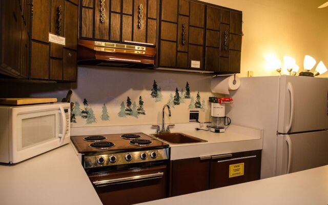 Mt. Baker Lodging Condo 33 – Inexpensive, Sleeps 6! by MBL