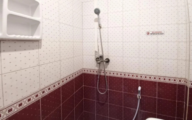 RedDoorz @ Luxury Homestay near Aloha Waru Surabaya