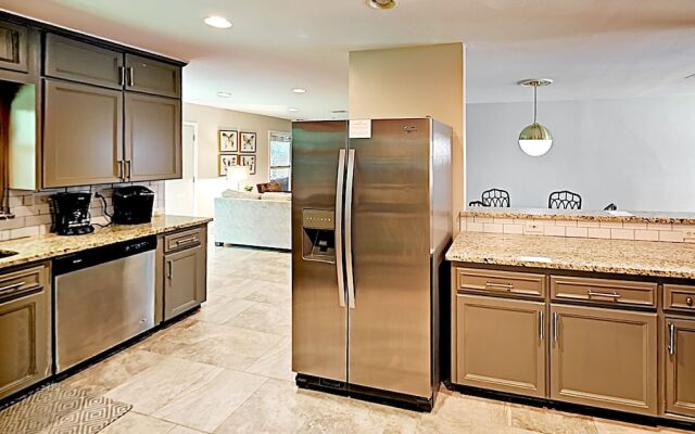 3BR 2BA Remodeled Rosedale House by RedAwning