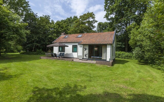 Attractive Holiday Home in Vrouwenpolder With Fenced Garden