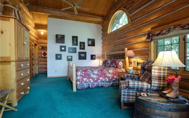 Links and Logs Chalet