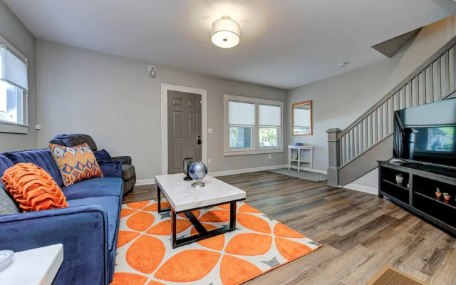 Chic Spacious Downtown Retreat