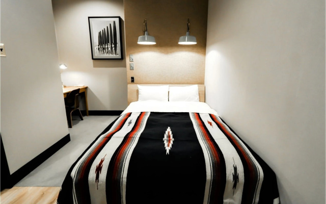 H Hotel