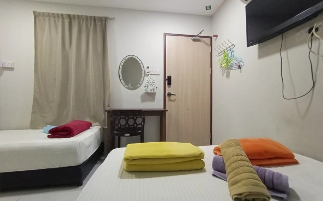 OYO HOME 90261 Hom2rex Kuching Homestay