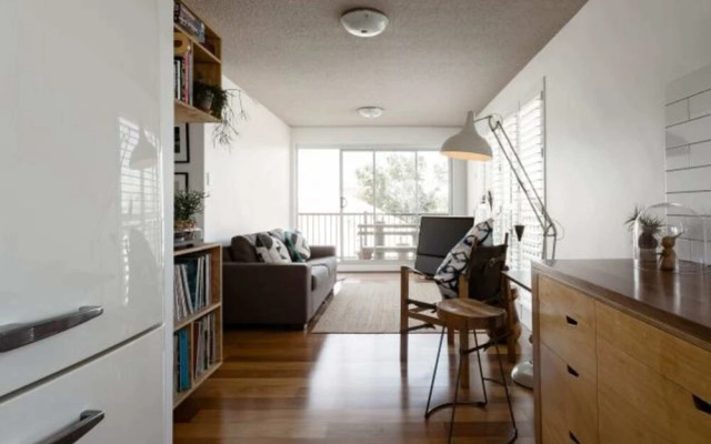Re-imagined Urban Flat With Skyline View Balcony