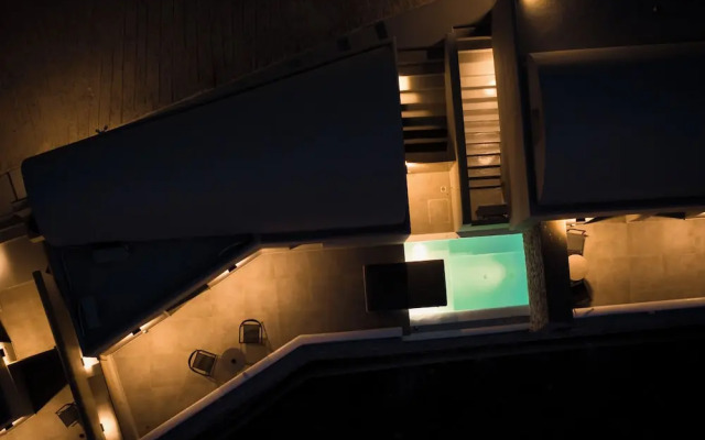 Black Diamond Suites - Adults Only