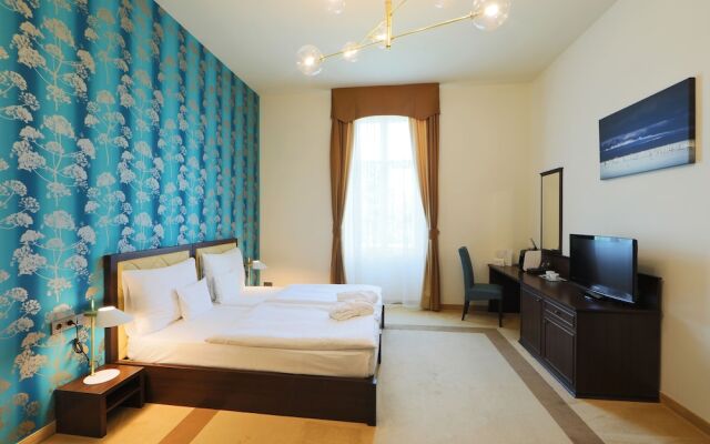 Ipoly Residence - Executive Hotel Suites