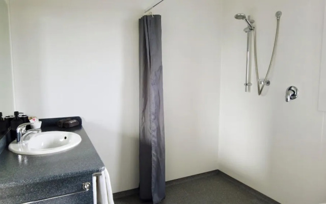 554 Moana Court Motel