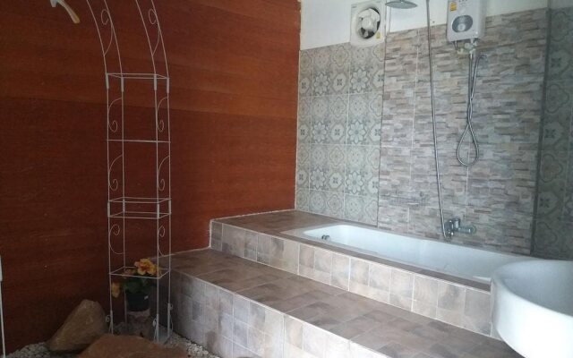 Monrak Lamtakong Resort