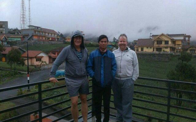 Bromo Otix Guest House