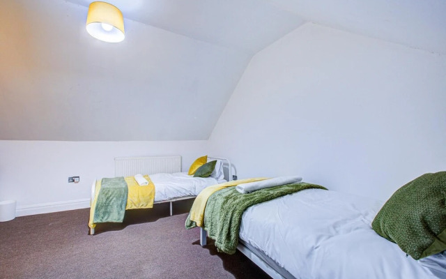 3 Bedroom Flat Central Gillingham Town