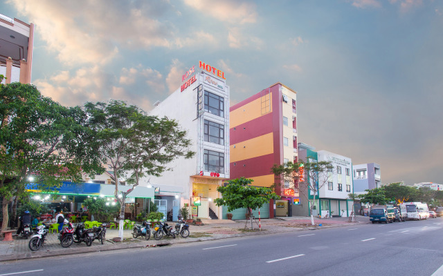Rose Hotel