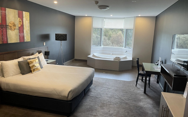 Sfera's Park Suites & Convention Centre