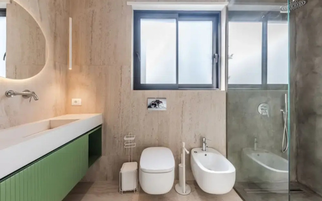 Villa Serenity Luxury Lakeside Manor