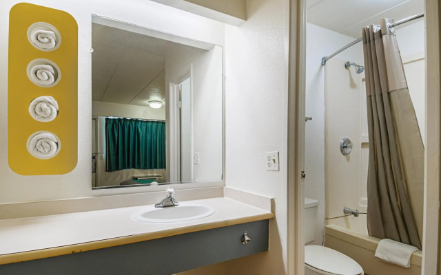 Motel 6 Knoxville, TN - North