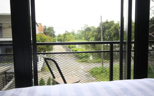 The Nichehome - A Lovely Waterside Living