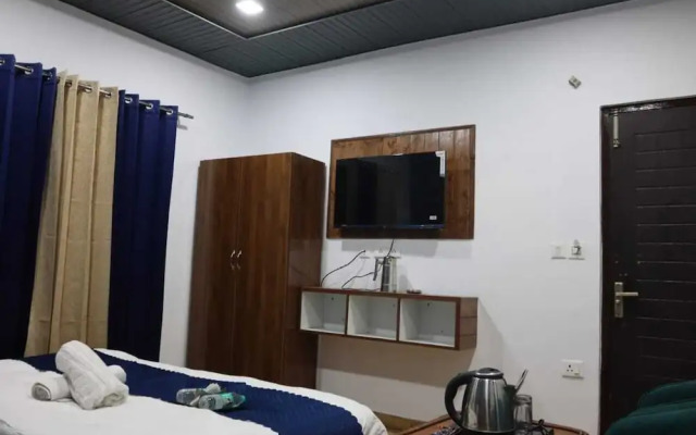 Hotel Everest Highland by Krishiv