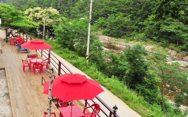 Yangyang Beopsusanjang Pension