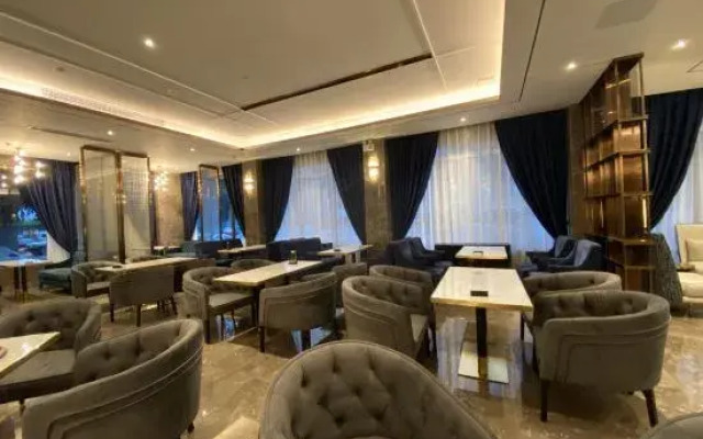 Chengjie Business Hotel (Wanning City Center High-speed Railway Station)