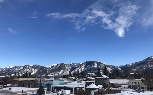 The Canterbury Inn of Downtown Invermere