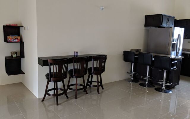 Zade's Vacation Home with Spa Pool & BBQ