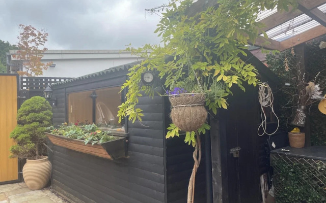 Charming Green Retreat in Idyllic Eccleston