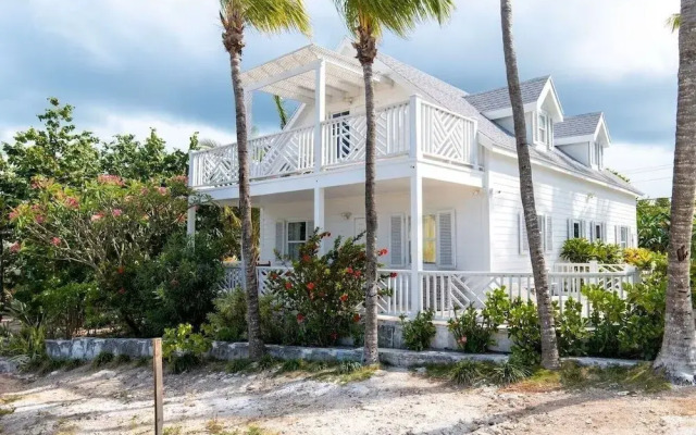 The Little White House 5 Bedroom Home