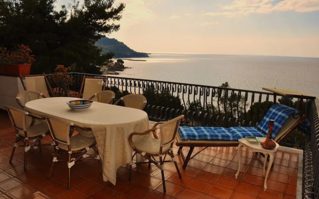 Villa Laura Sea View Apartments