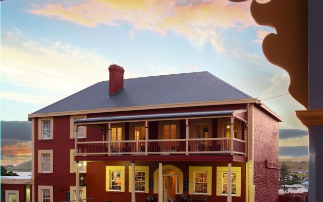 Stanley Hotel & Apartments