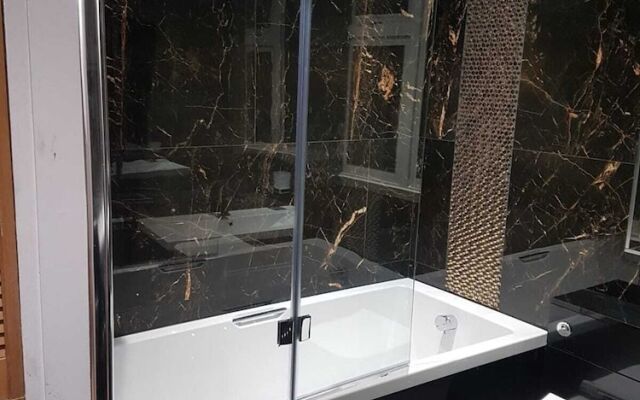 Newly refurbished home near Whitton station