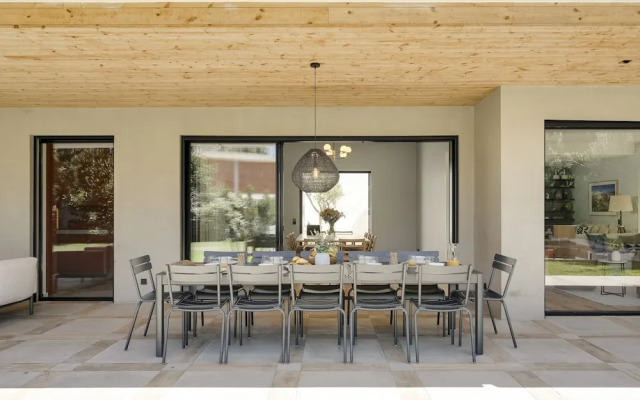 Cascais Contemporary Villa by Cadenzalux