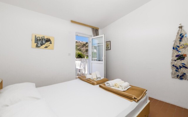 Awesome Apartment in Pag With Wifi and 2 Bedrooms