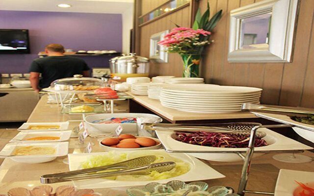 Sawasdee Hotel @ Sukhumvit Soi 8