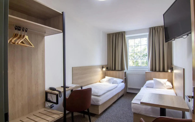 Hotel Avion
