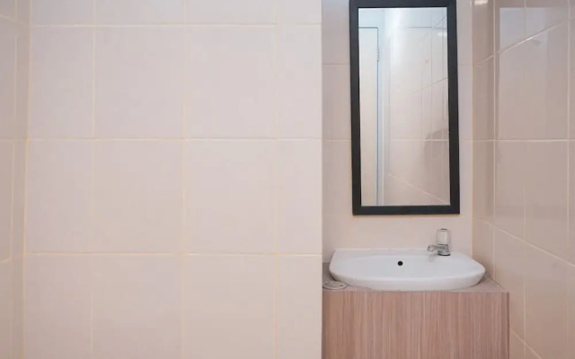 Good Place and Homey 2BR at Apartment Serpong Greenview