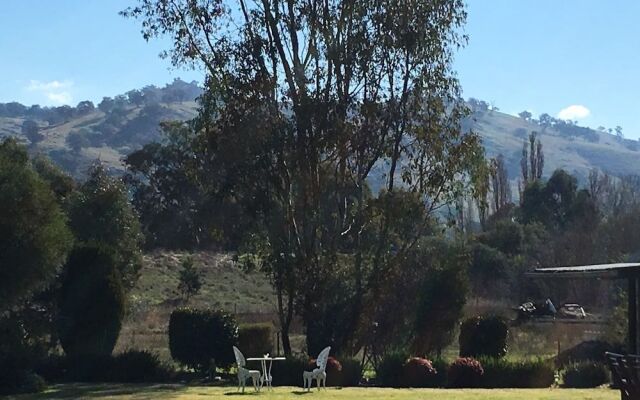 Tuckerbox Motor Inn
