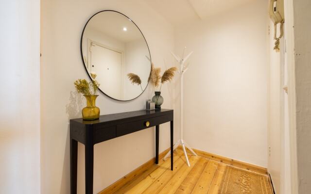 The Finsbury Park Arms - Elegant 2BDR Flat with Garden