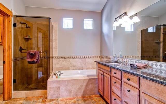 Sundara Place Private Home with Hot Tub