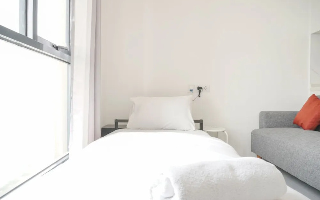 Homey And Well Furnished Studio Sky House Alam Sutera Apartment