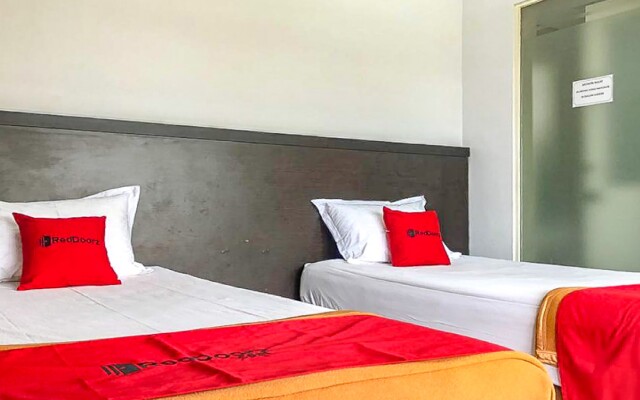 RedDoorz Syariah near Graha Pena