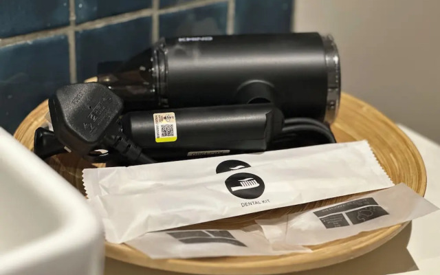 Ukiyo Hotel by manatidur