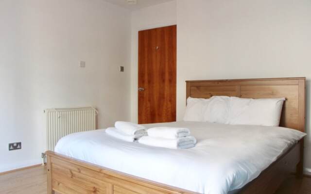 Modern 3 Bedroom Property Near Edinburgh Harbour
