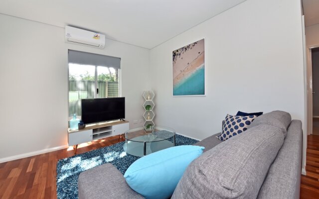 Stylish Apartment near Perth City 2210