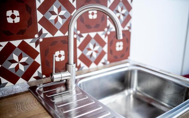 Escape time in Paris