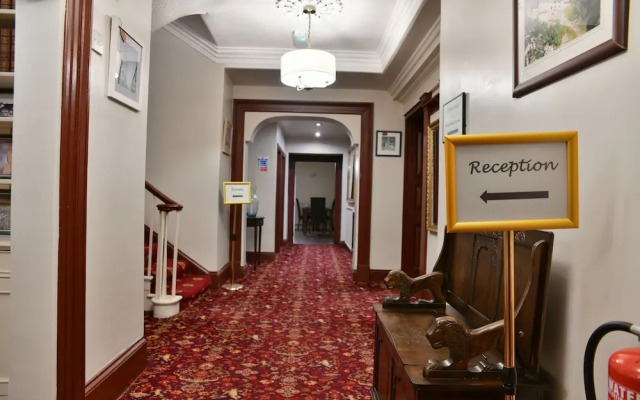 Lovelady Shield Hotel