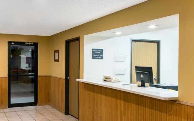 Super 8 Motel - Warrenton