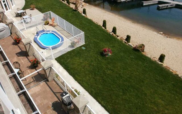 Kaslo Bay Condominium