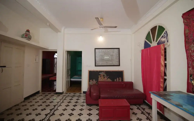 Holi-Wood Guesthouse